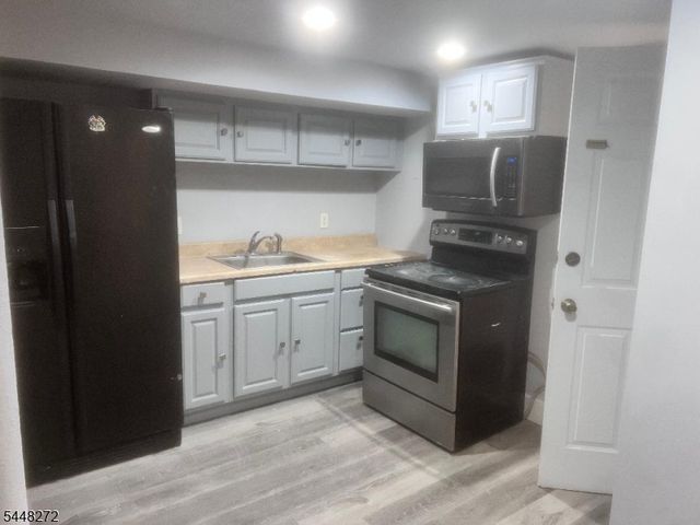 160 Brill St, Newark City, NJ 07105
