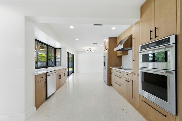 3420 NE 26th Avenue, Lighthouse Point, FL 33064