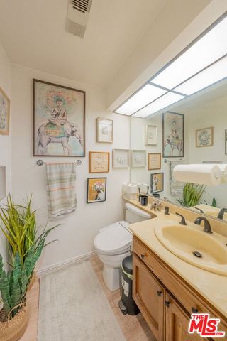 20737 Roscoe Boulevard 704, Winnetka (los Angeles), CA 91306