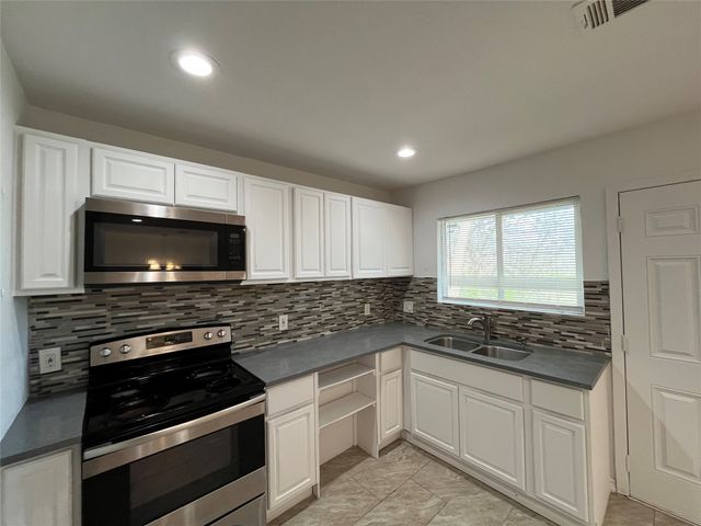 5828 Lazy River Drive, Dallas, TX 75241