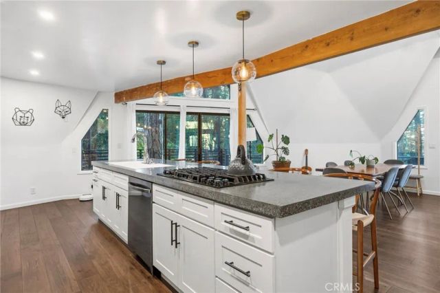 1349 Valley View, Crestline, CA 92325