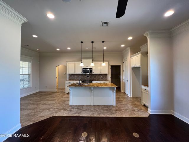 204 Crenshaw Drive, Lafayette, LA 70508