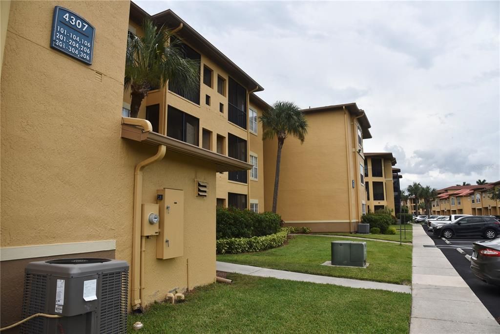 4305 BAYSIDE VILLAGE DR 104, Tampa, FL 33615