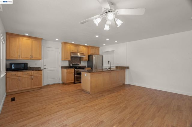 921 Rock Ave, Fremont, CA 94536