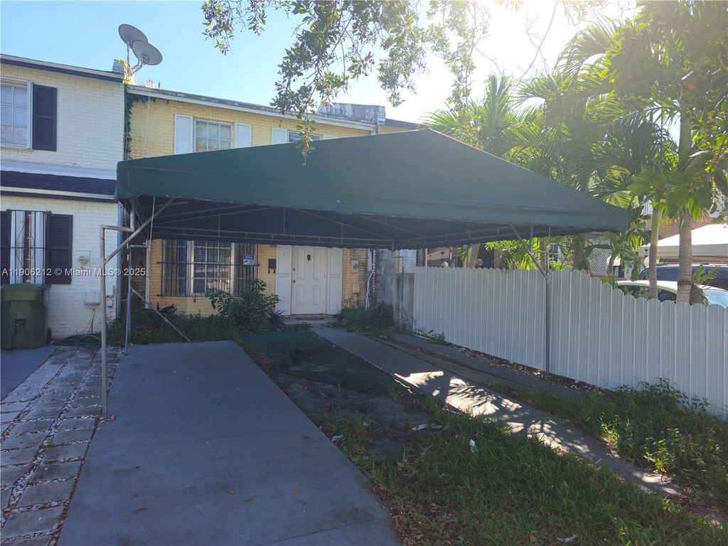 1680 W 72nd St, Hialeah, FL 33014