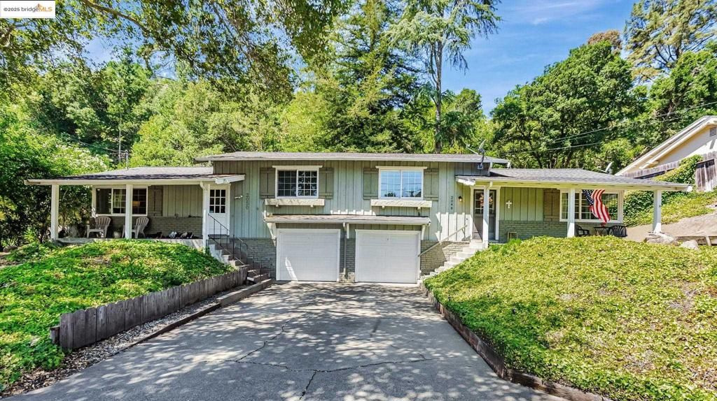 2050 Donald Dr, Moraga, CA 94556