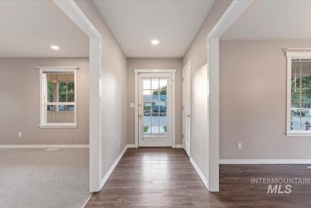 885 Aspen Place, Mountain Home, ID 83647