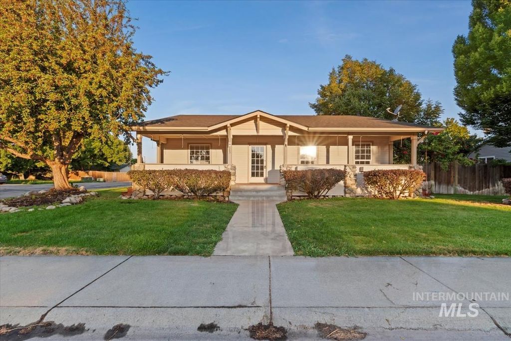 885 Aspen Place, Mountain Home, ID 83647