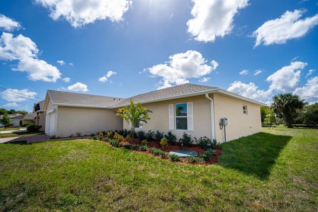 986 SW Romaine Lane, Port St. Lucie, FL 34953