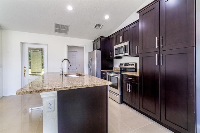 986 SW Romaine Lane, Port St. Lucie, FL 34953