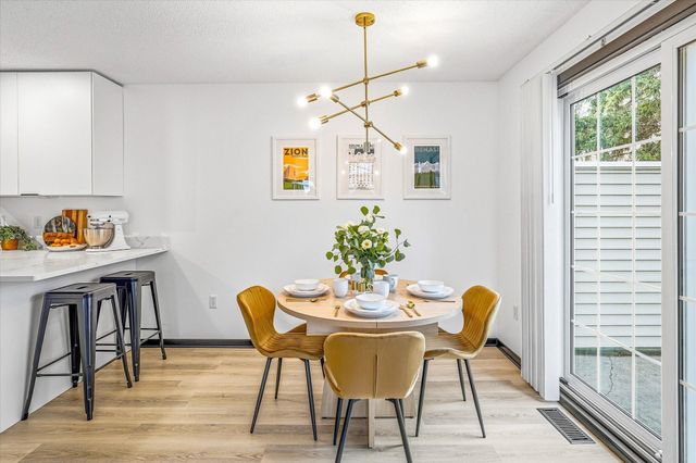 4058 Wilshire Circle 48, Shoreview, MN 55126