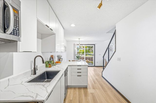 4058 Wilshire Circle 48, Shoreview, MN 55126