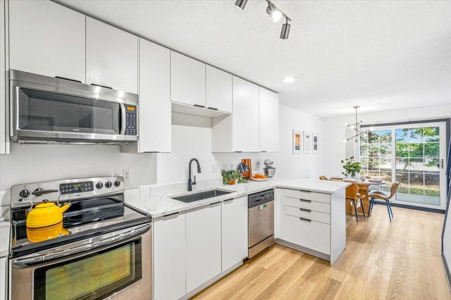 4058 Wilshire Circle 48, Shoreview, MN 55126