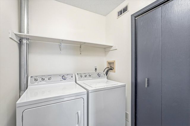 4058 Wilshire Circle 48, Shoreview, MN 55126