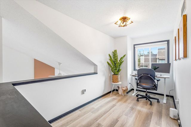 4058 Wilshire Circle 48, Shoreview, MN 55126