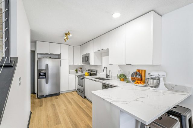 4058 Wilshire Circle 48, Shoreview, MN 55126