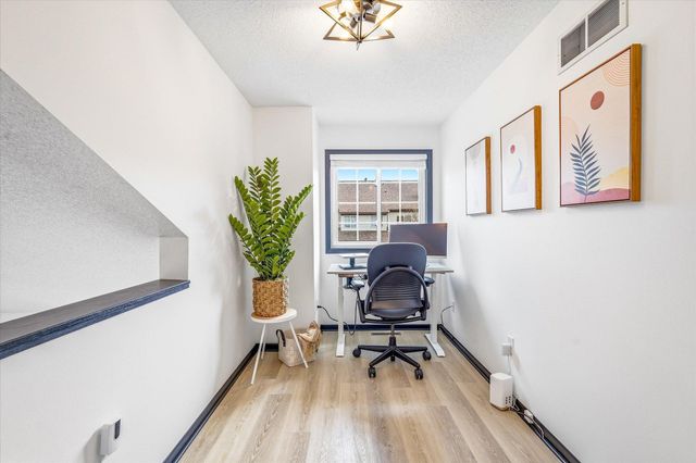 4058 Wilshire Circle 48, Shoreview, MN 55126