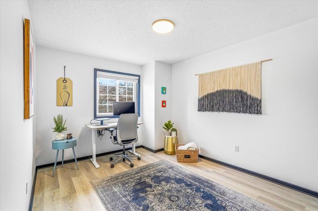 4058 Wilshire Circle 48, Shoreview, MN 55126