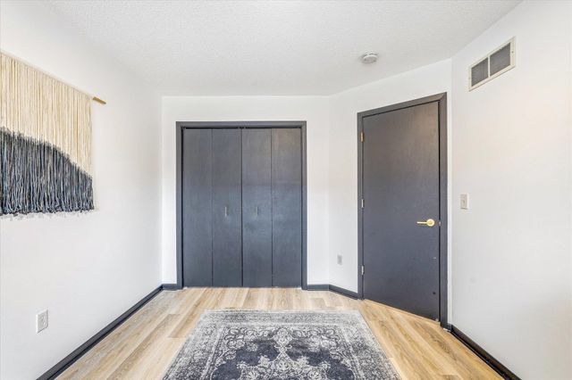 4058 Wilshire Circle 48, Shoreview, MN 55126