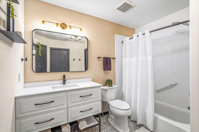 4058 Wilshire Circle 48, Shoreview, MN 55126