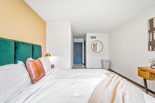 4058 Wilshire Circle 48, Shoreview, MN 55126