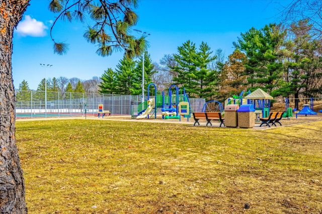 4058 Wilshire Circle 48, Shoreview, MN 55126