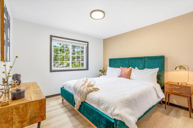 4058 Wilshire Circle 48, Shoreview, MN 55126