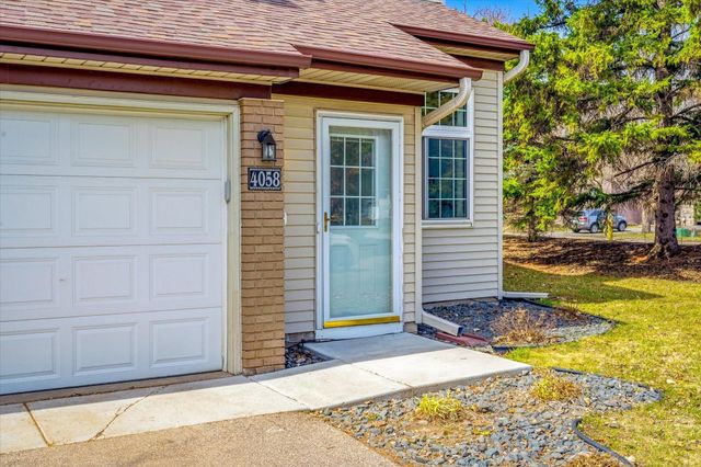 4058 Wilshire Circle 48, Shoreview, MN 55126