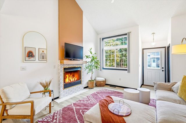 4058 Wilshire Circle 48, Shoreview, MN 55126