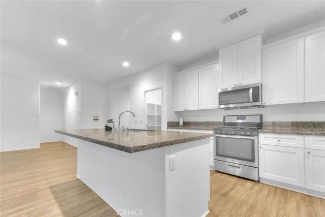 996 Forster Court, Hemet, CA 92543