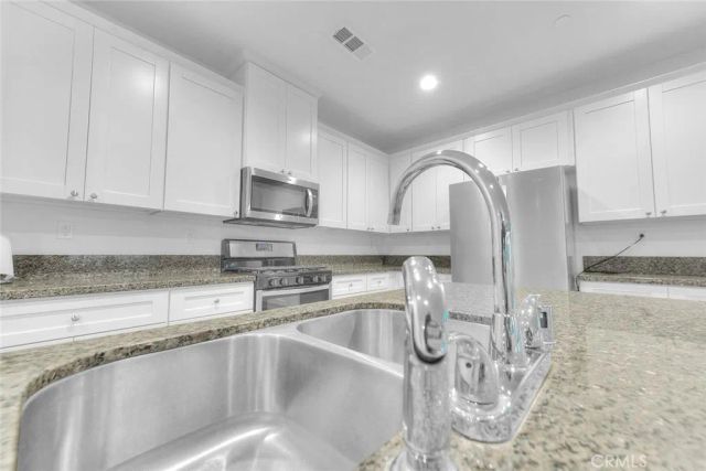996 Forster Court, Hemet, CA 92543