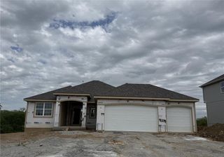 9009 N Poplar Avenue, Kansas City, MO 64156