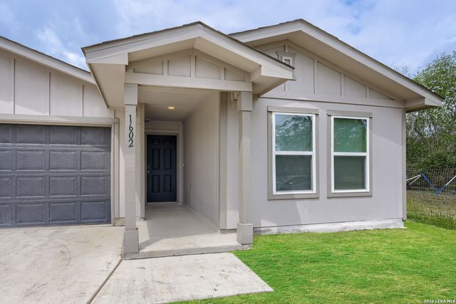 1602 Sunset St, Seguin, TX 78155