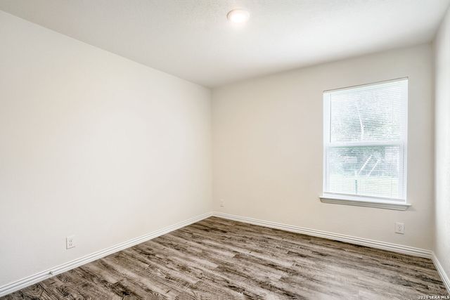 1602 Sunset St, Seguin, TX 78155