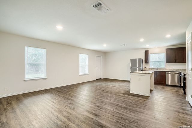 1602 Sunset St, Seguin, TX 78155