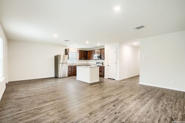 1602 Sunset St, Seguin, TX 78155