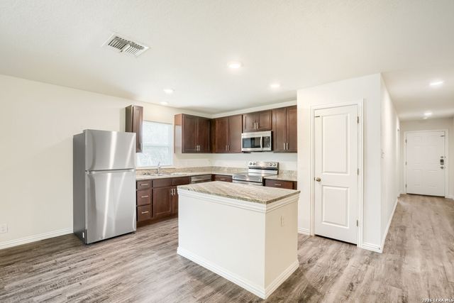 1602 Sunset St, Seguin, TX 78155