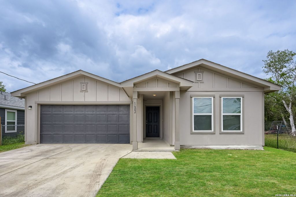 1602 Sunset St, Seguin, TX 78155