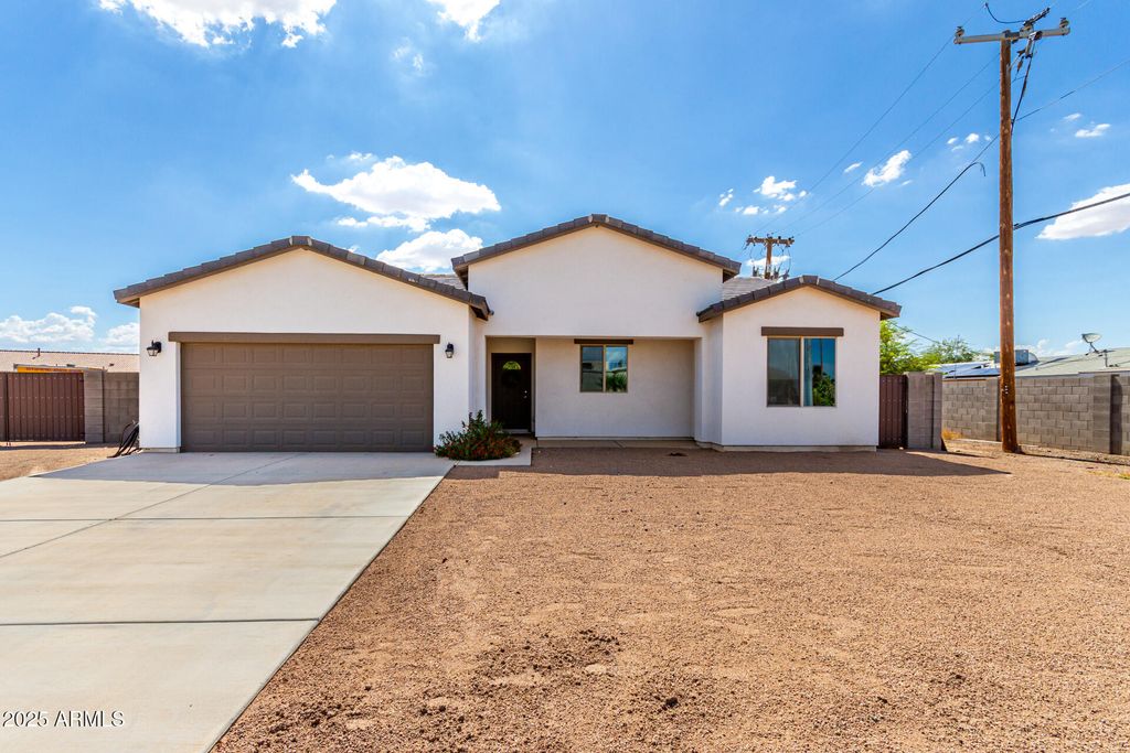 8944 W CENTURY Drive, Arizona City, AZ 85123
