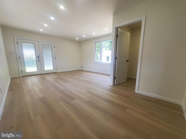 520 W VIRGINIA RD, Browns Mills, NJ 08015