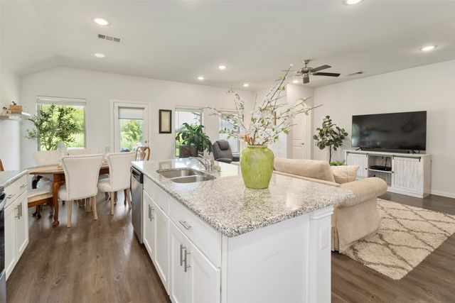 106 Willowbend Loop, Mabank, TX 75147