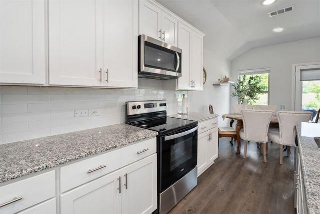 106 Willowbend Loop, Mabank, TX 75147