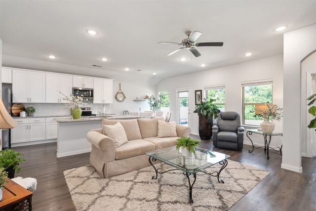 106 Willowbend Loop, Mabank, TX 75147