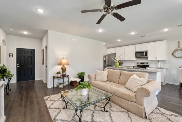 106 Willowbend Loop, Mabank, TX 75147