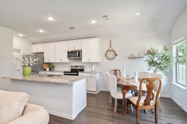 106 Willowbend Loop, Mabank, TX 75147