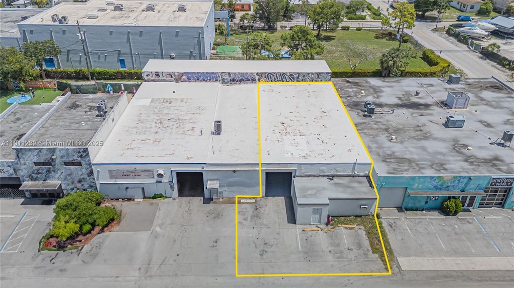 809 NW 1st St, Fort Lauderdale, FL 33311