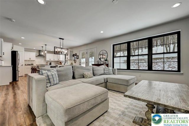 208 Bryan Drive, Polk Twp, PA 18333