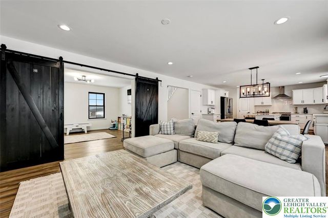 208 Bryan Drive, Polk Twp, PA 18333