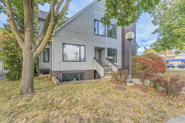 200 N Northwest Highway 101, Barrington, IL 60010