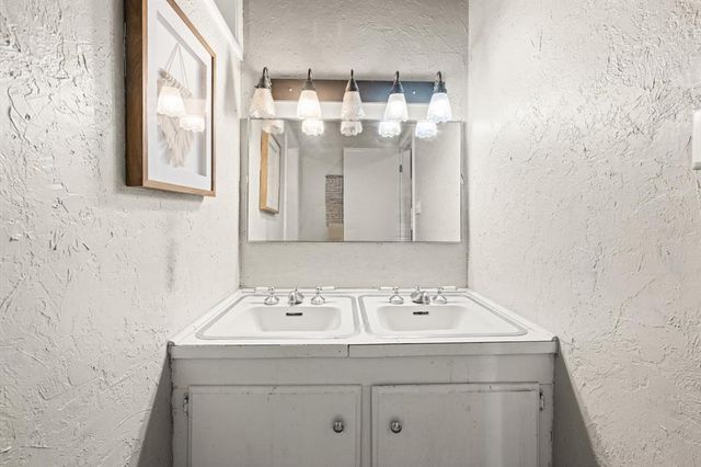 515 Lombardy Road, Guthrie, OK 73044